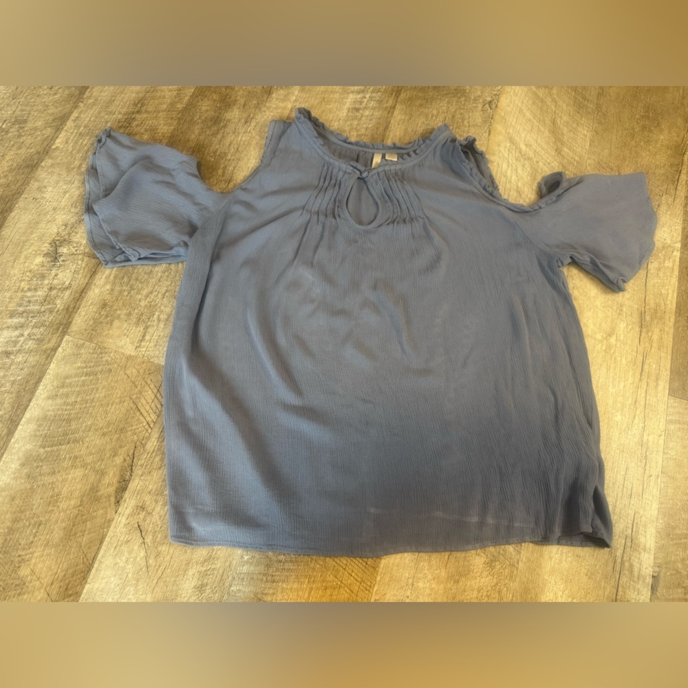 Lauren Conrad MEDIUM cut our shoulder light blue top,petal sleeve,front button
